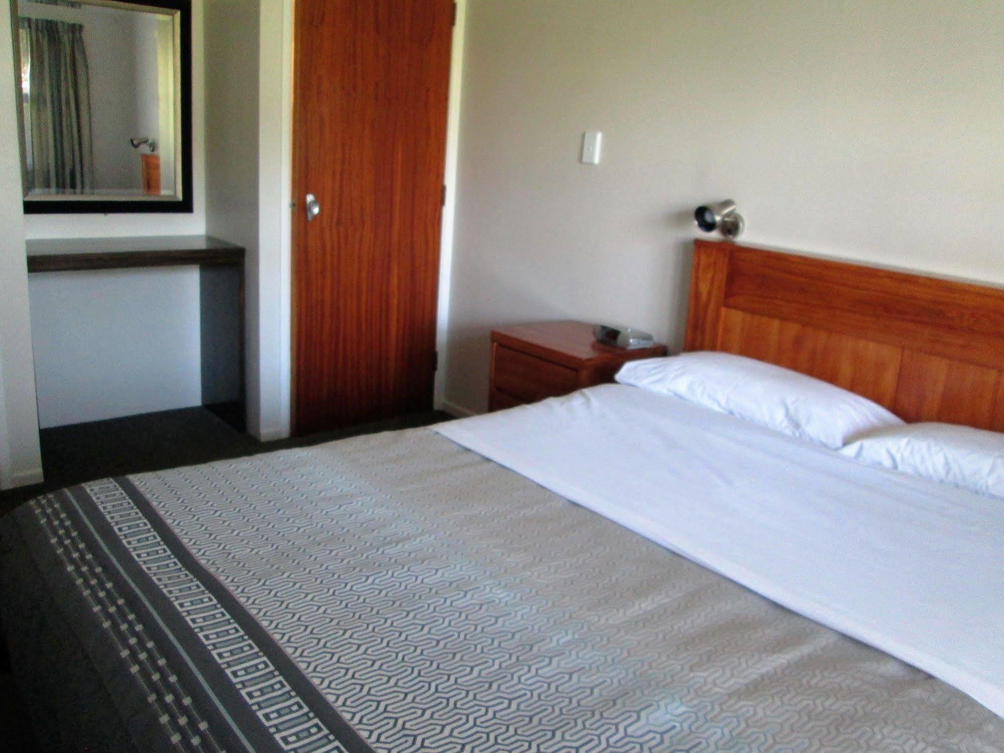 Colonial Motel Papakura Extérieur photo