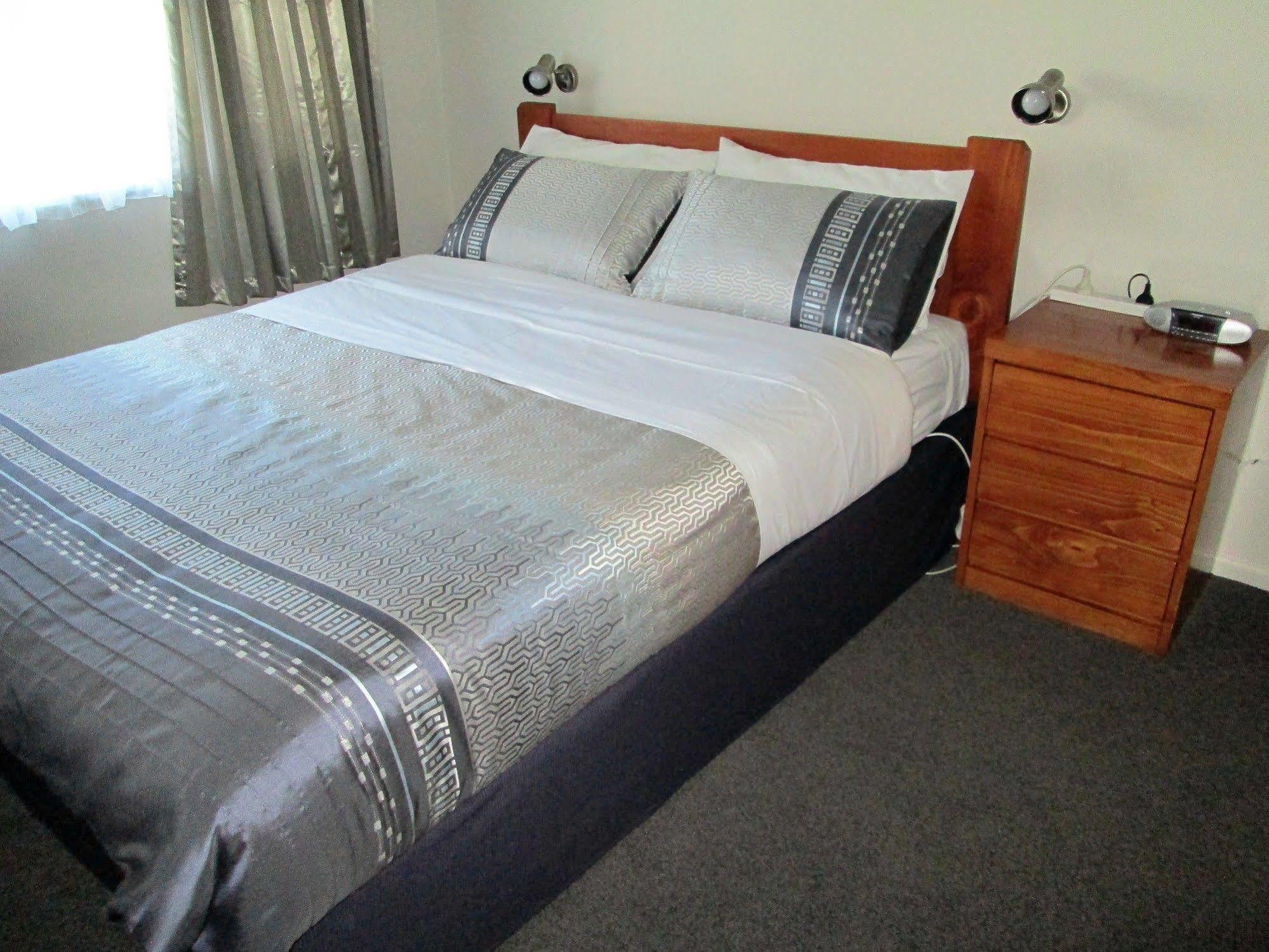 Colonial Motel Papakura Extérieur photo