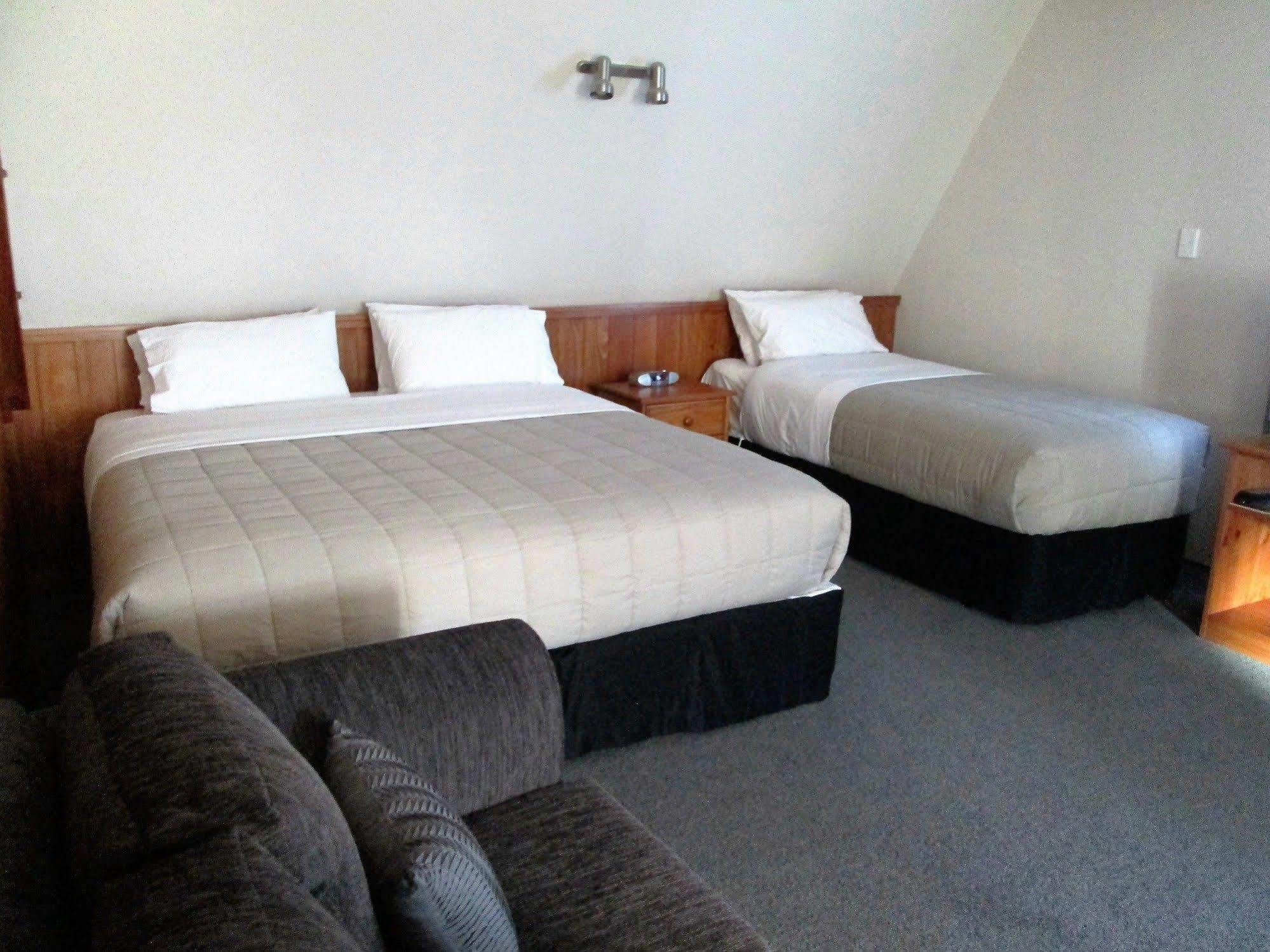 Colonial Motel Papakura Extérieur photo