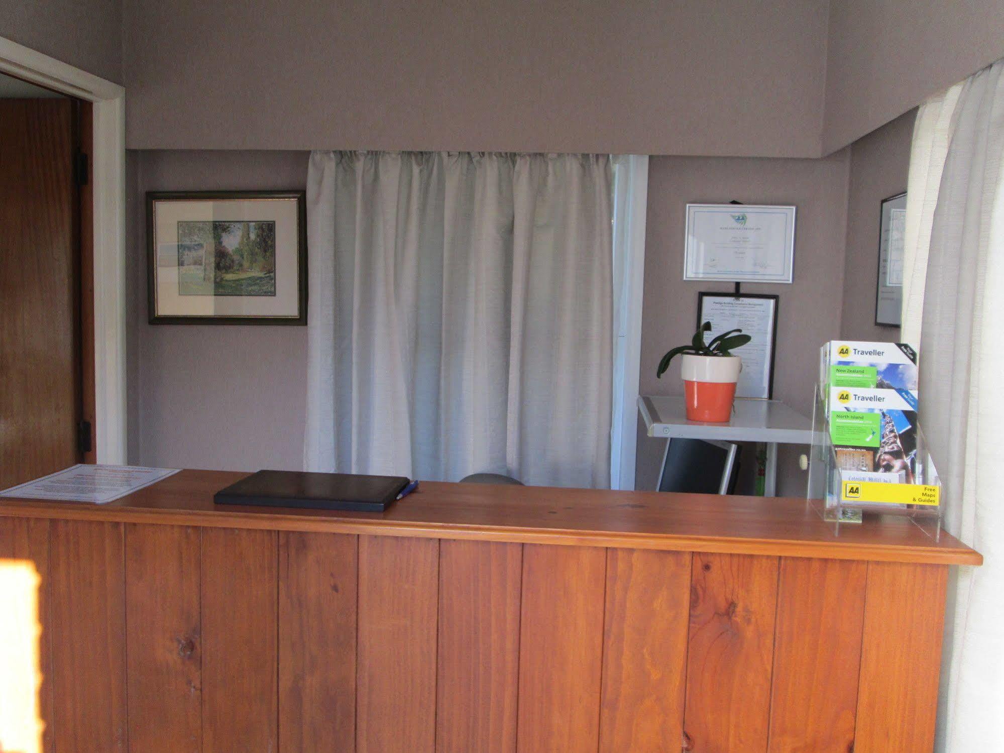 Colonial Motel Papakura Extérieur photo