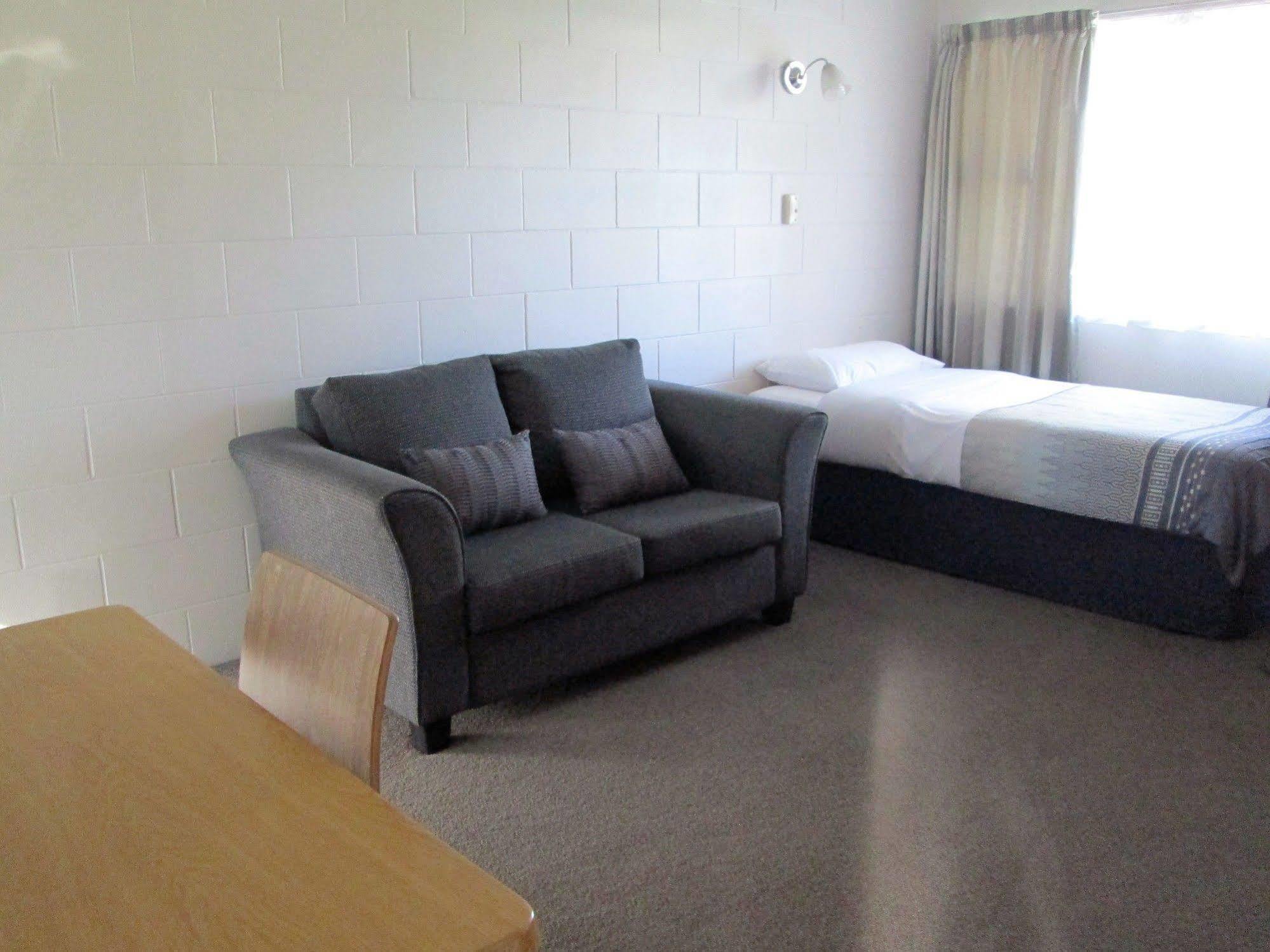 Colonial Motel Papakura Extérieur photo