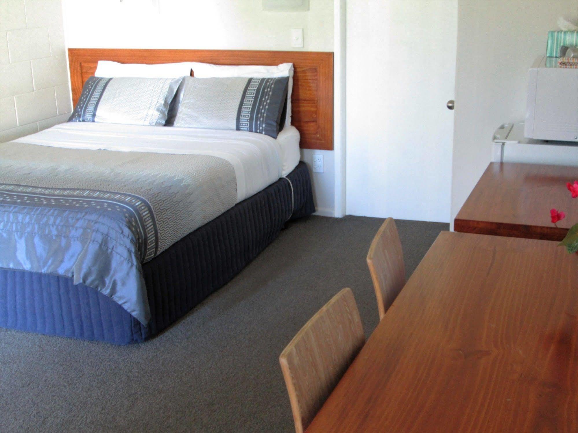 Colonial Motel Papakura Extérieur photo