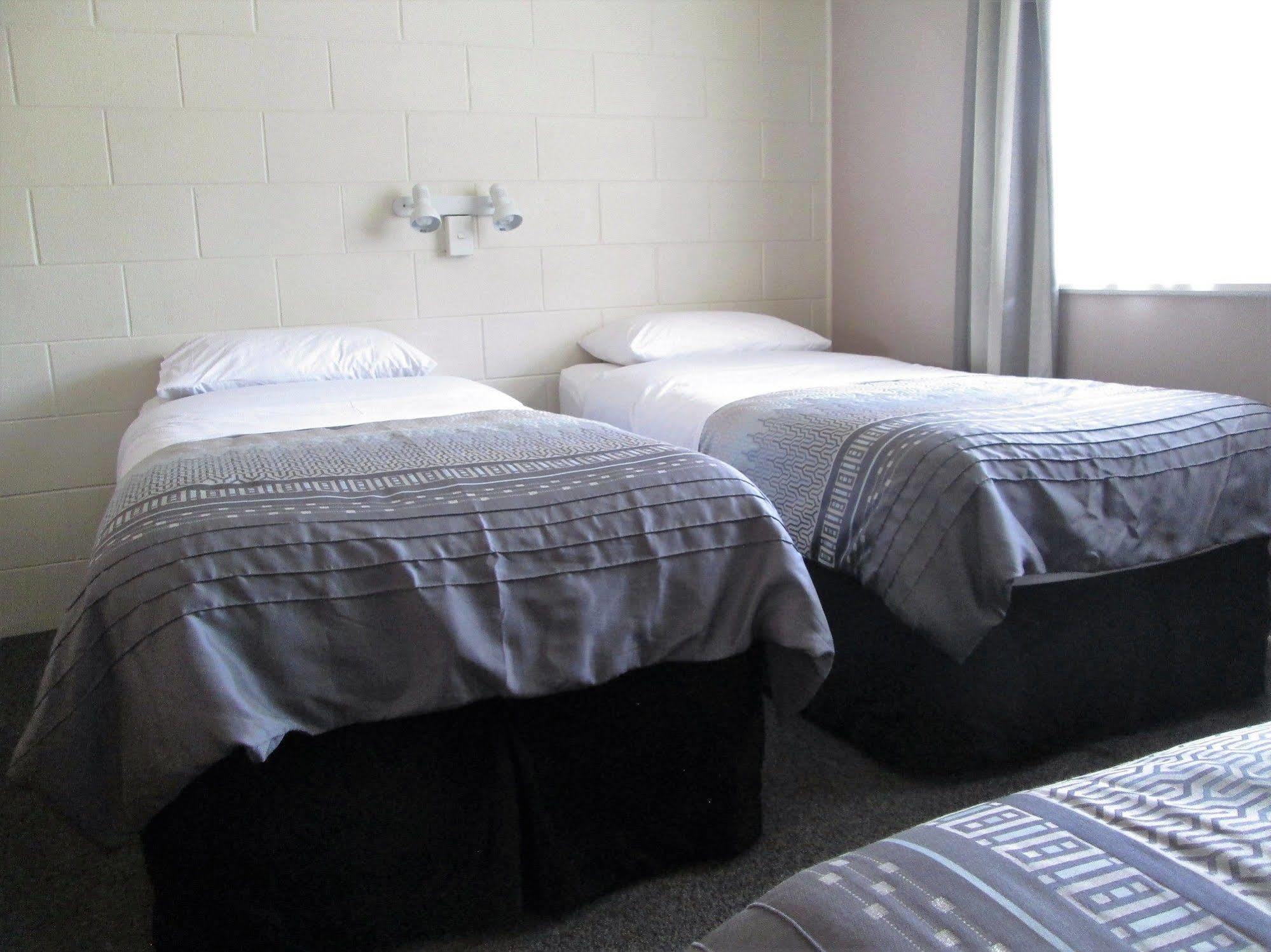 Colonial Motel Papakura Extérieur photo
