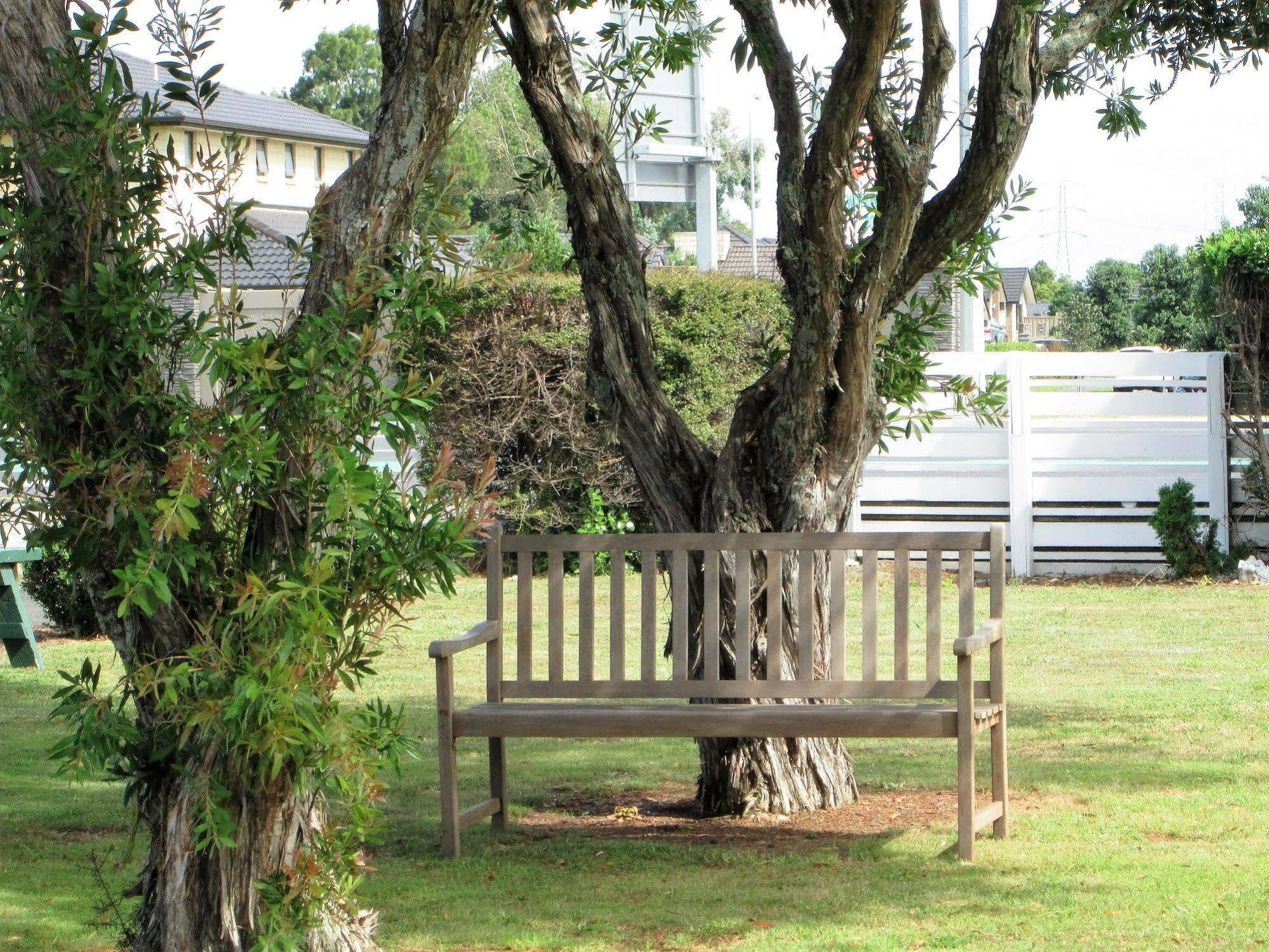 Colonial Motel Papakura Extérieur photo