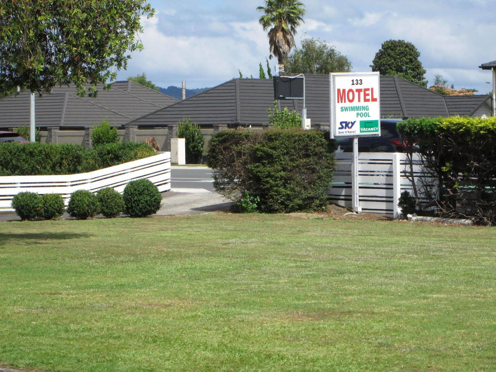 Colonial Motel Papakura Extérieur photo