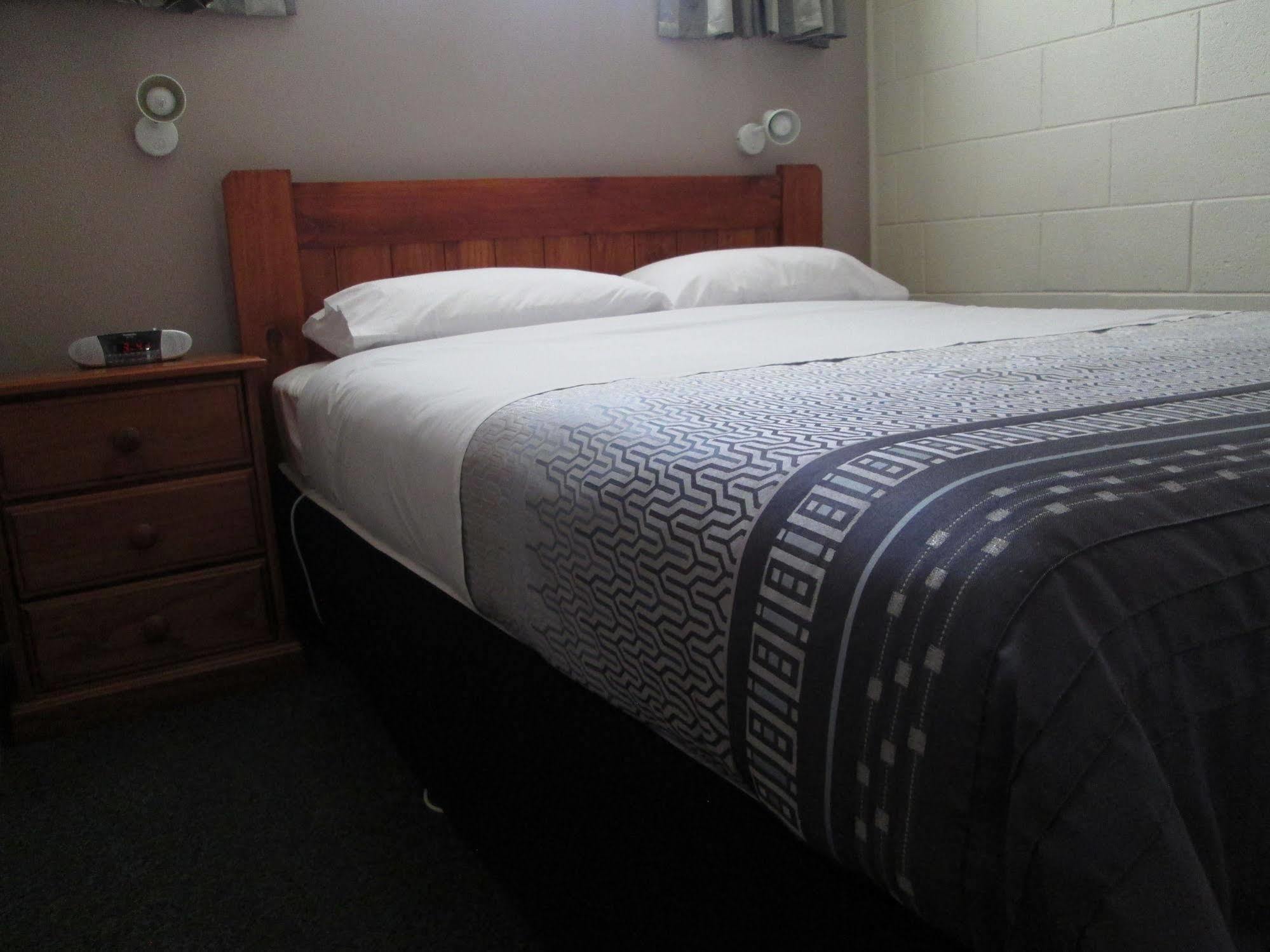 Colonial Motel Papakura Extérieur photo