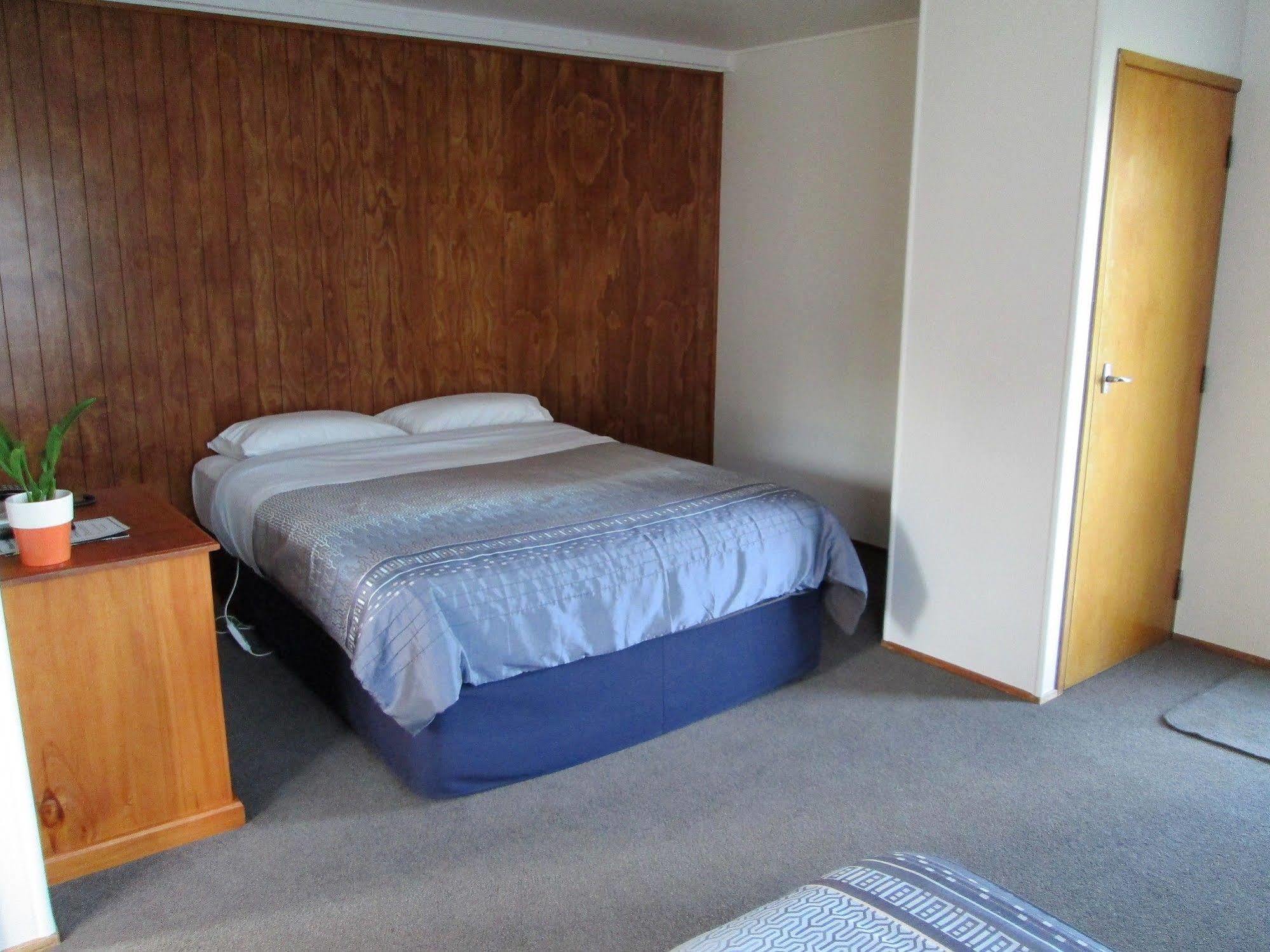 Colonial Motel Papakura Extérieur photo